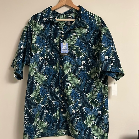 NWT Men’s Floral Van Heusen Botton Up Top - Picture 1 of 4
